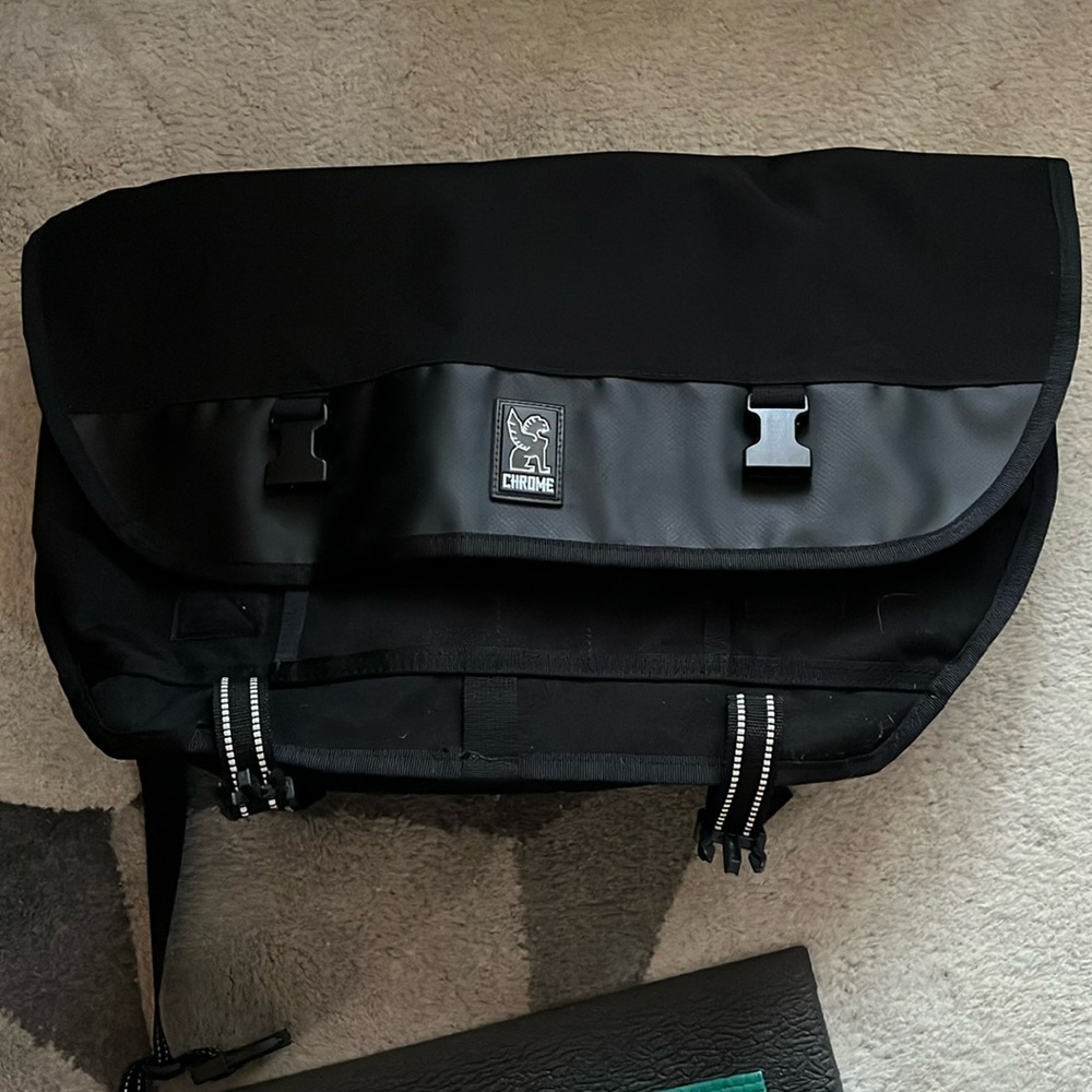 NWT Chrome Citizen Messenger Bag